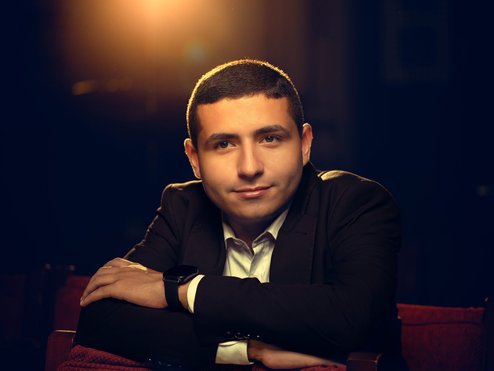 عن المحاضر
